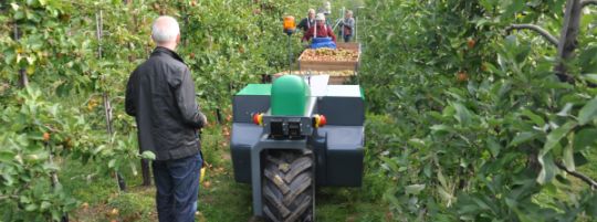 Farmertronics test eTrac als pluktreintractor